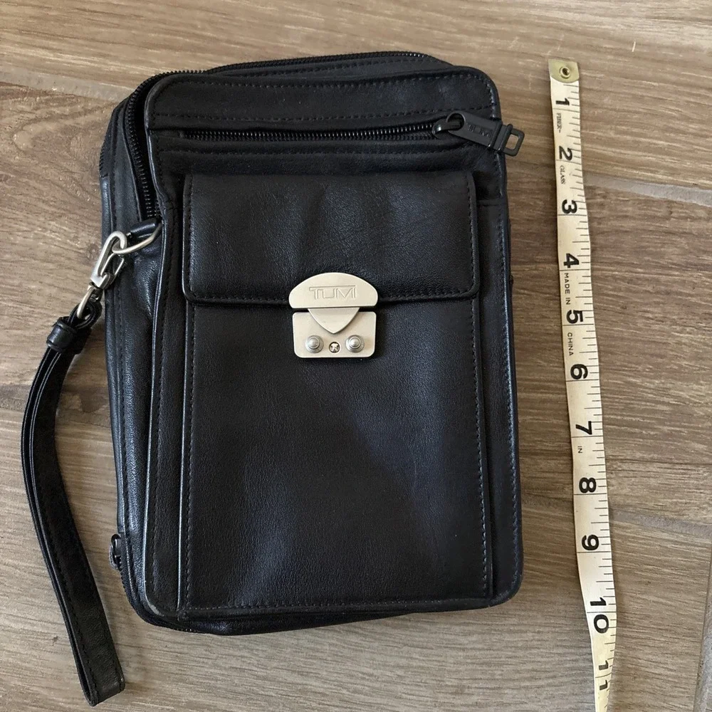TUMI Black Leather UNISEX Bag Organizer Travel Tote Shoulder Bag LIGHTLY USED